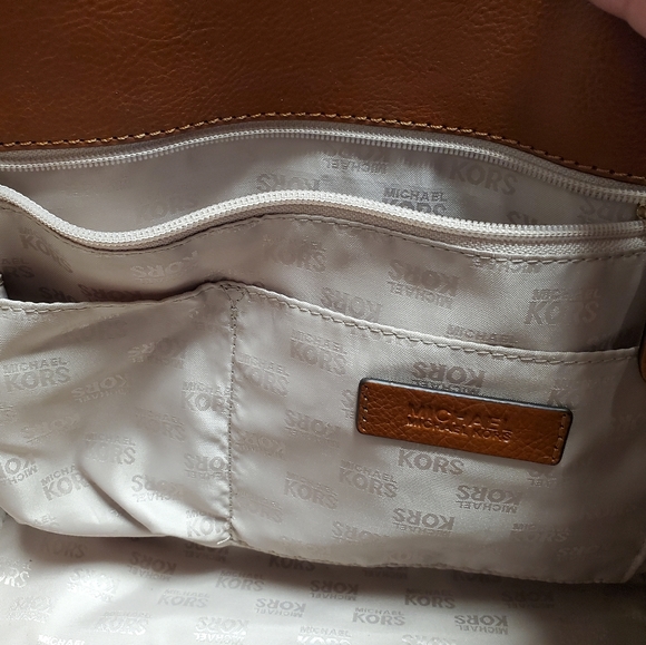 Michael Kors signature  Hudson Satchel - Picture 14 of 16